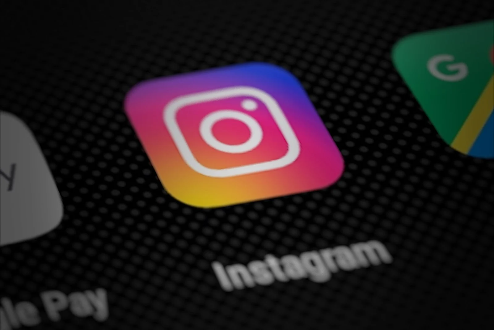 Creadoras protestan contra la política de Meta de limitar las publicaciones políticas en Instagram