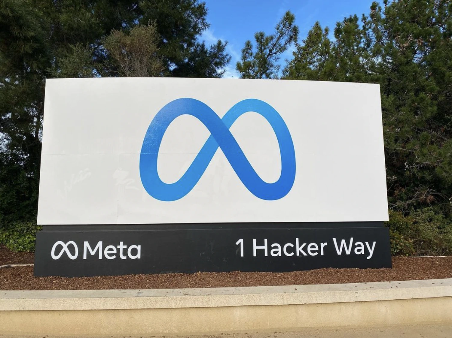 Los correos internos de Meta revelan la descarga masiva de libros pirateados para el entrenamiento de IA