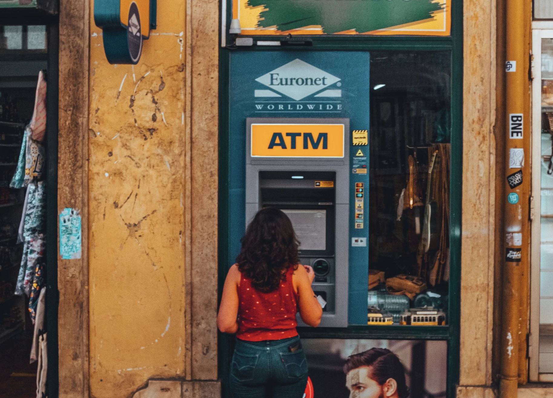 La Desinformación de IA Podría Conducir a Retiros Masivos de Bancos