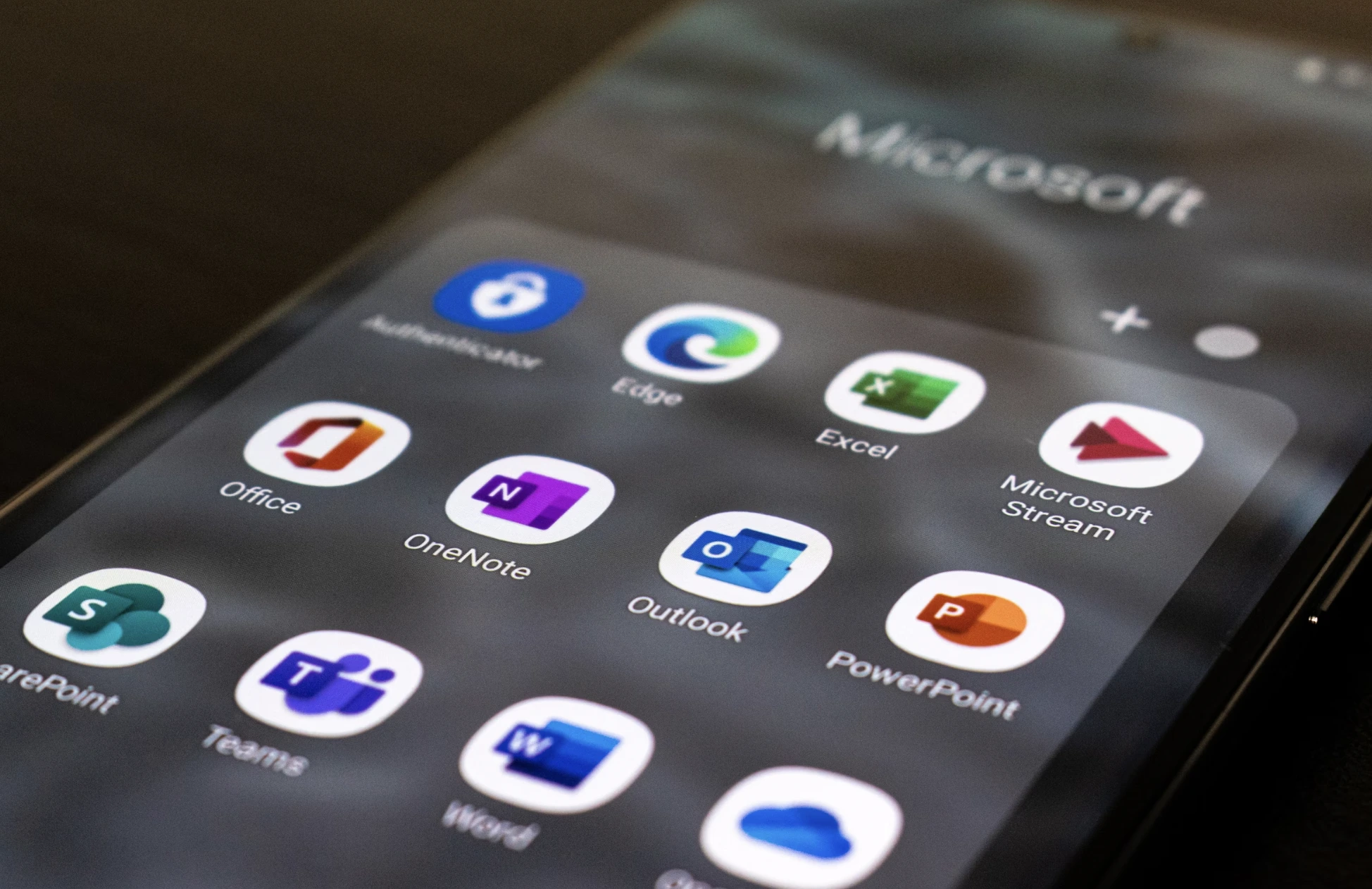 Microsoft Reduce Arrendamientos de Centros de Datos en EE.UU. Ante Preocupaciones de Exceso de Oferta en Infraestructura de IA