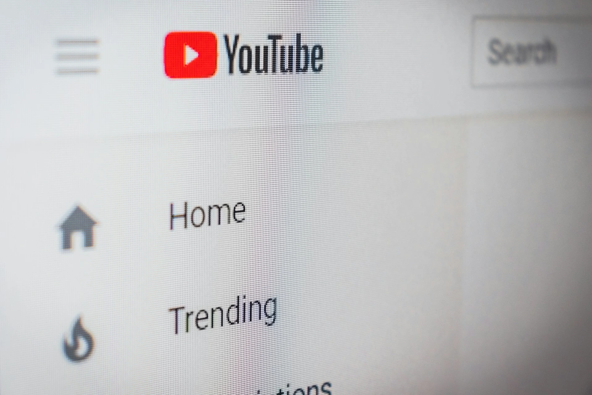 Rusia Multa a Google por Contenido de YouTube Sobre la Rendición Militar