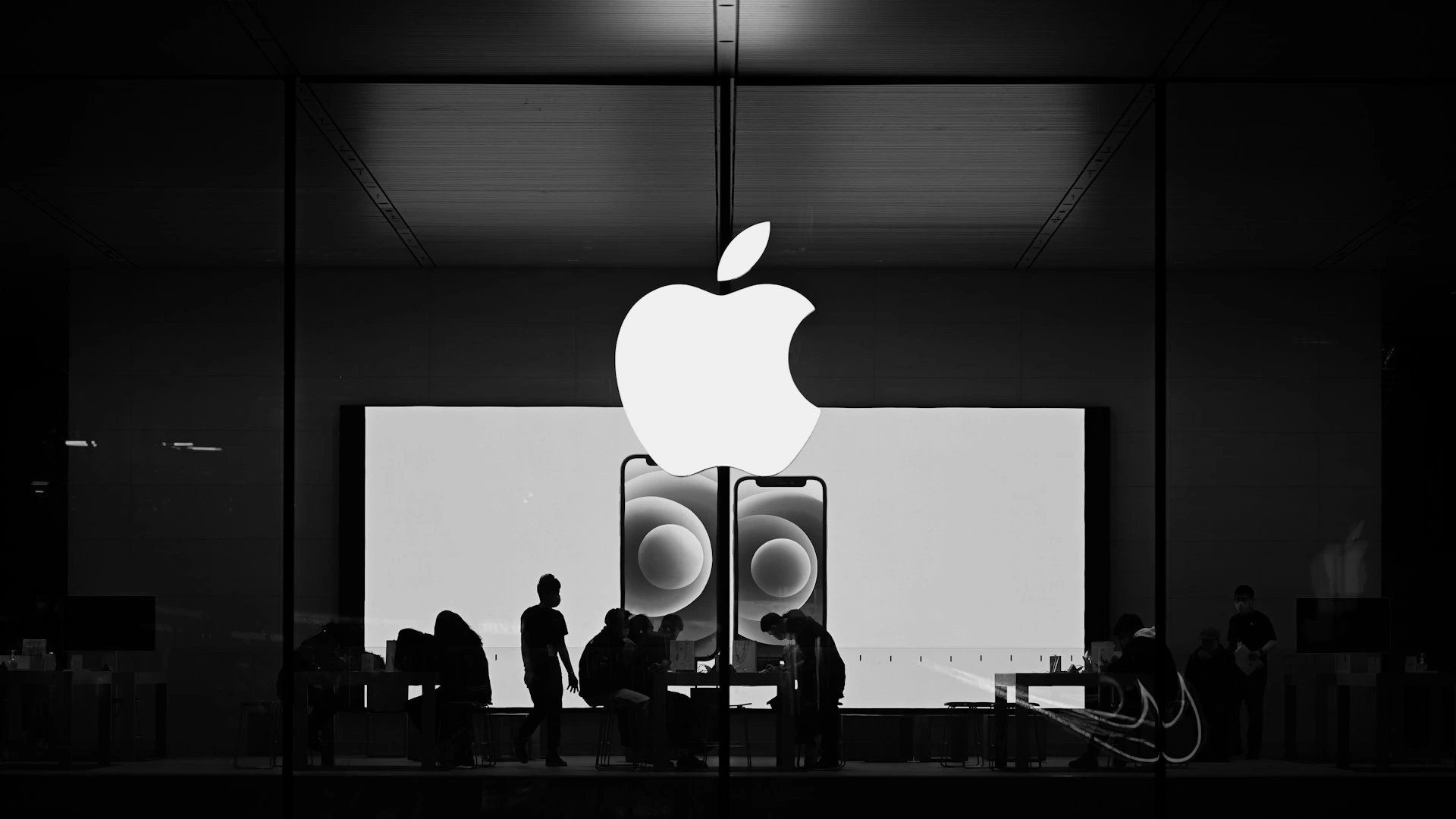 Apple Anuncia Plan de Inversión de $500 Mil Millones para Potenciar las Operaciones en EE.UU.