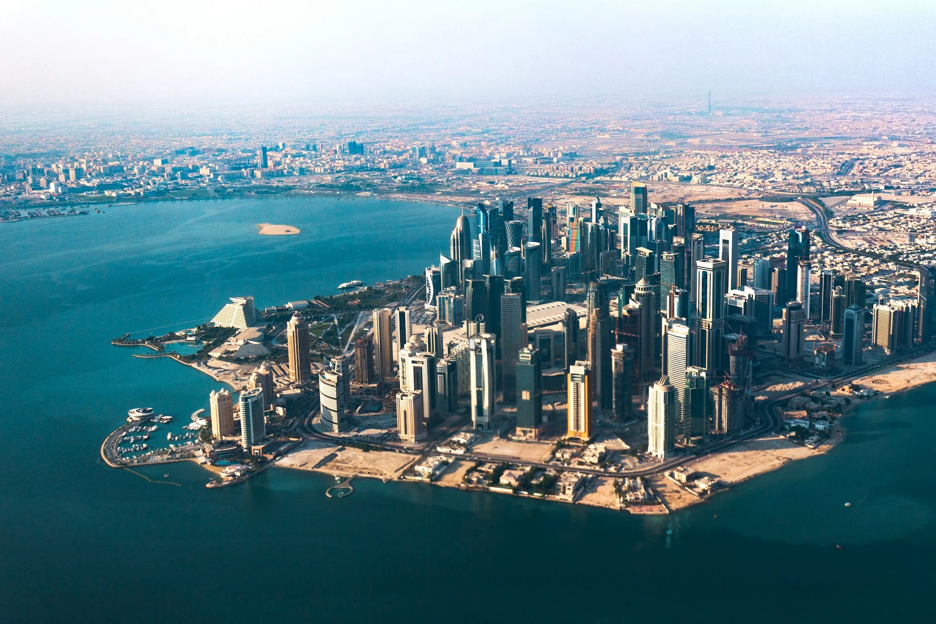Qatar se Asocia con Scale AI para Mejorar los Servicios Gubernamentales Utilizando IA