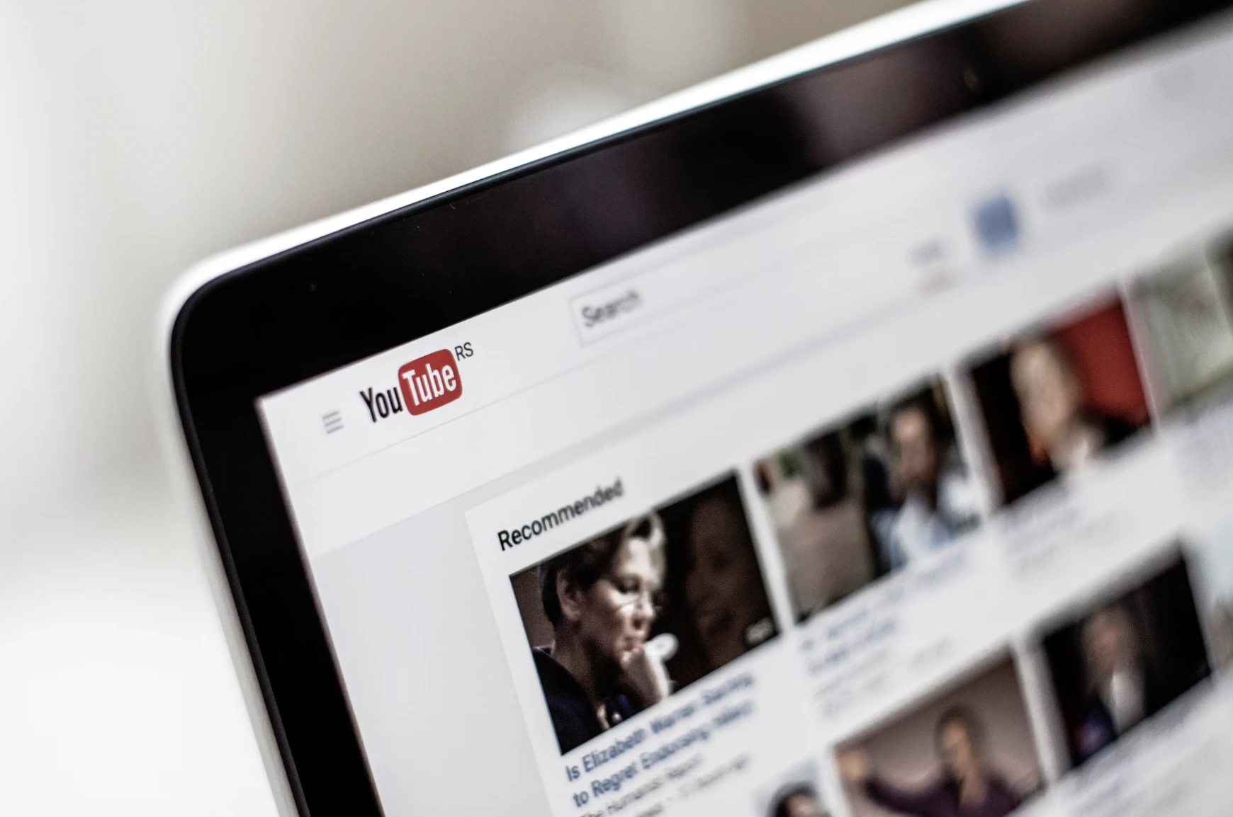 Hackers chantajean a YouTubers para esparcir Malware