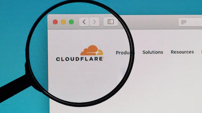 Laberinto de IA: La Nueva Herramienta de Cloudflare Engaña a los Rastreadores de IA con Páginas Web Falsas