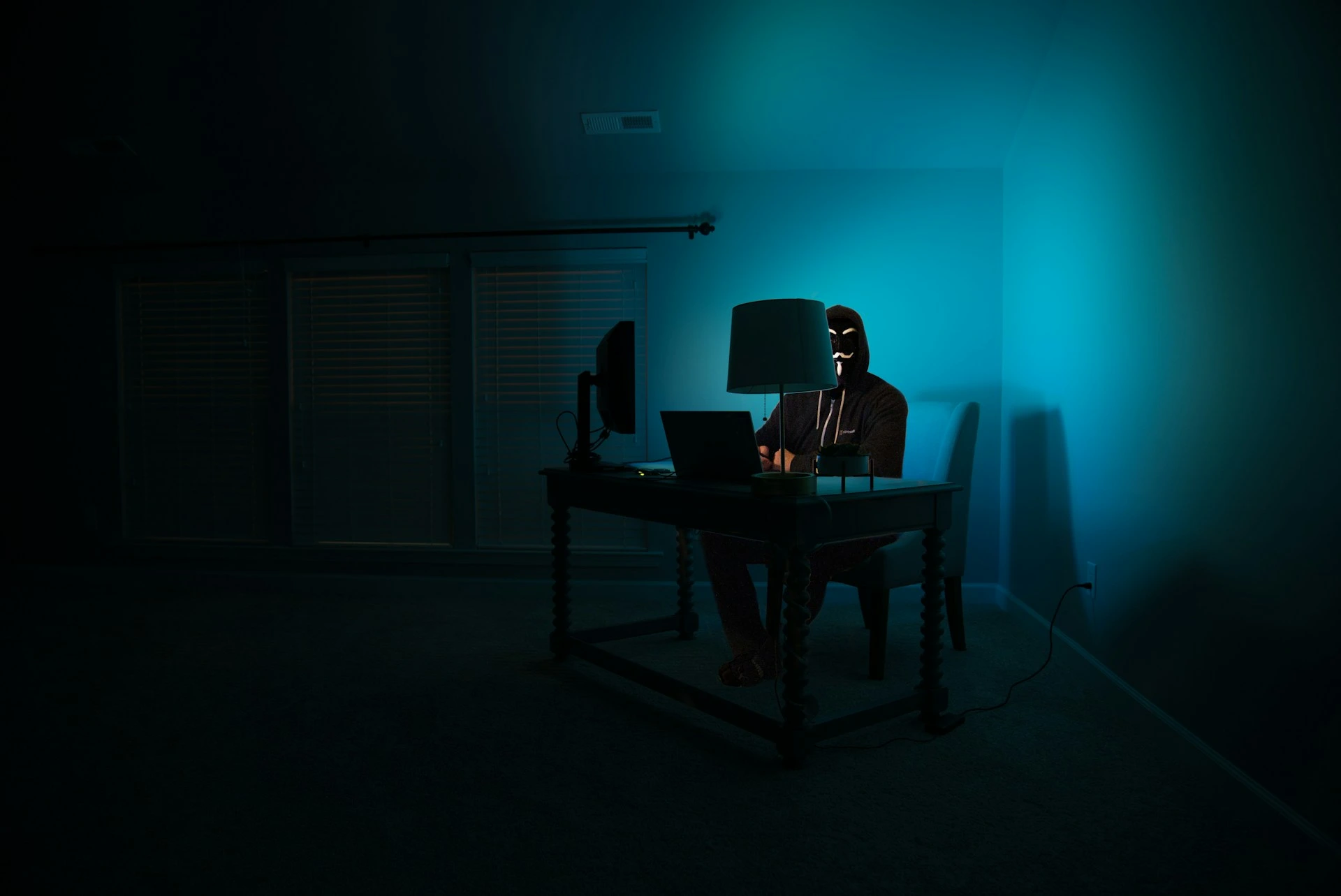 Google Informa Sobre Más de 250 Quejas de Contenido Terrorista Generado por IA en Deepfake