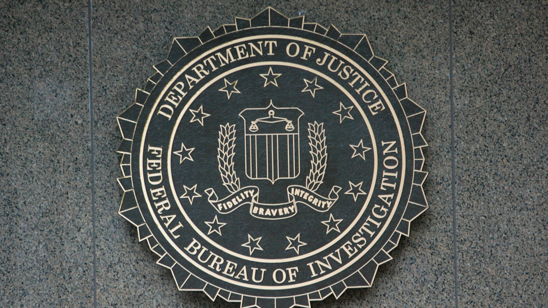El Informe del FBI Revela que Estafadores Robaron Más de $16 mil millones en 2024