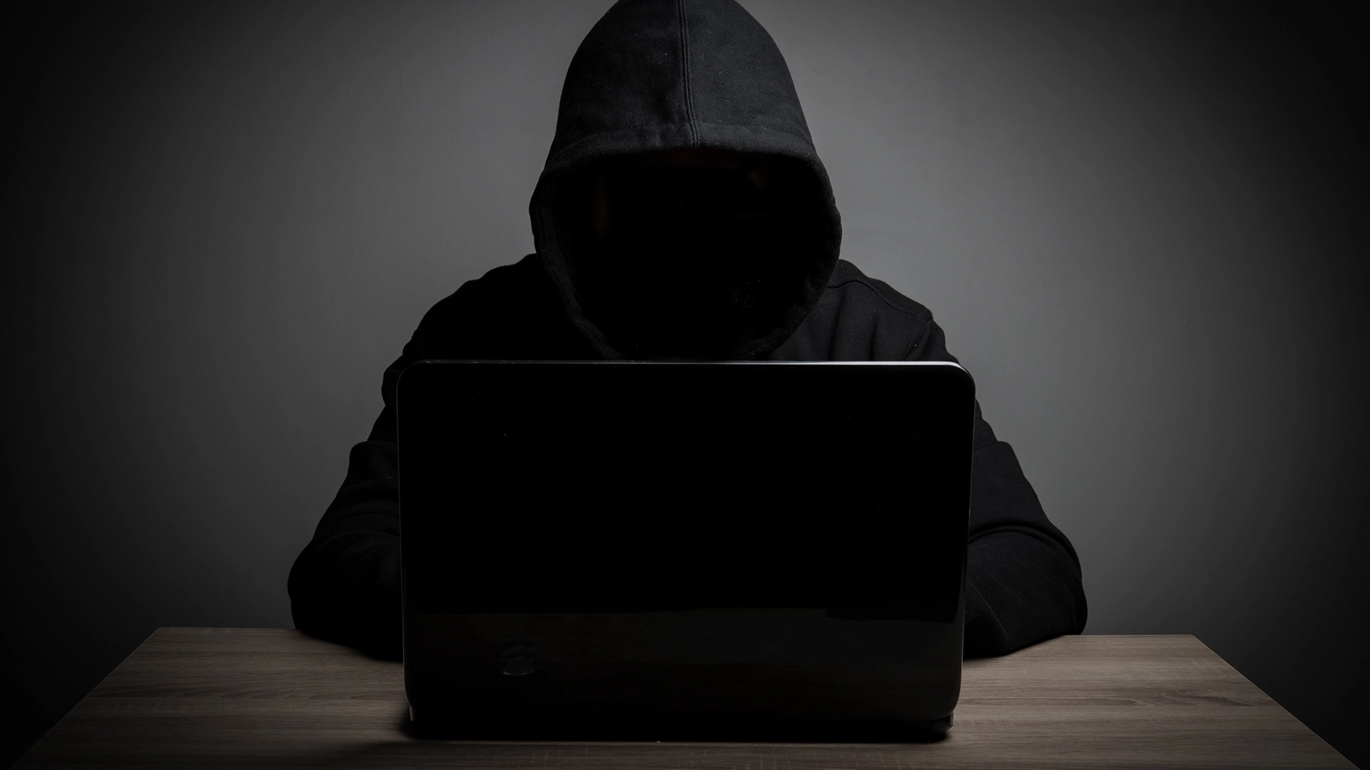 Los Hackers Disfrazan Malware como Archivos de Salvapantallas en Ataque Falso de Correos Electrónicos de Envío