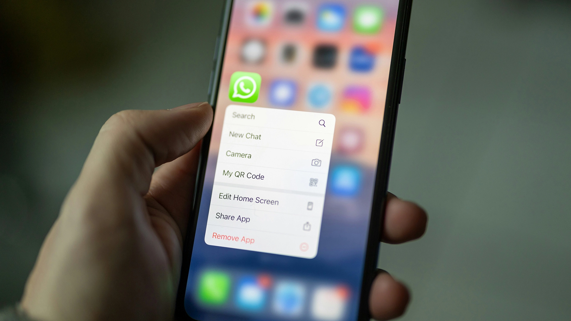 Los teléfonos de bajo costo vienen con un WhatsApp falso que roba criptomonedas