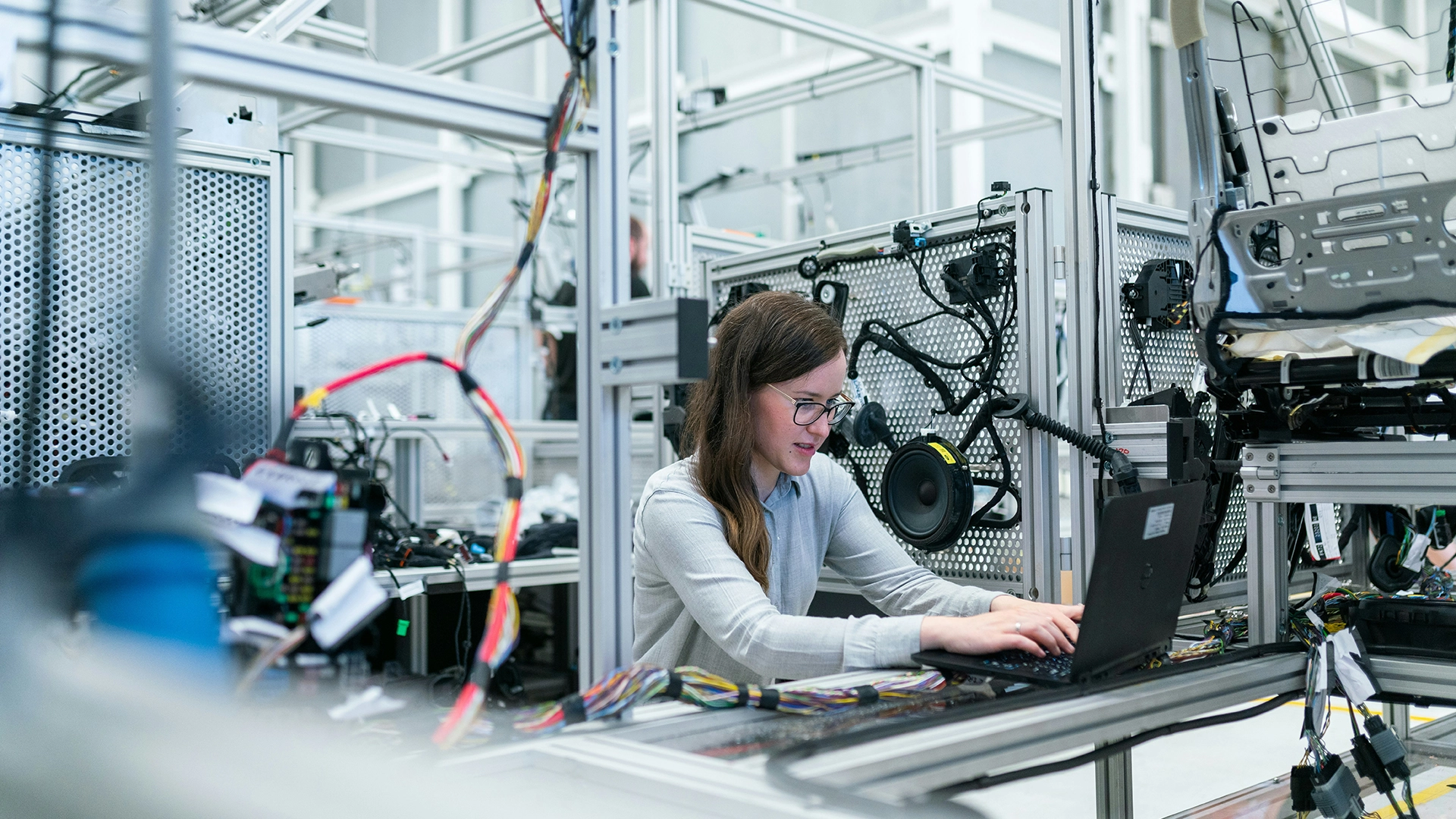 Las Startups de Defensa Europeas se Expanden y Atraen a Ingenieros en IA