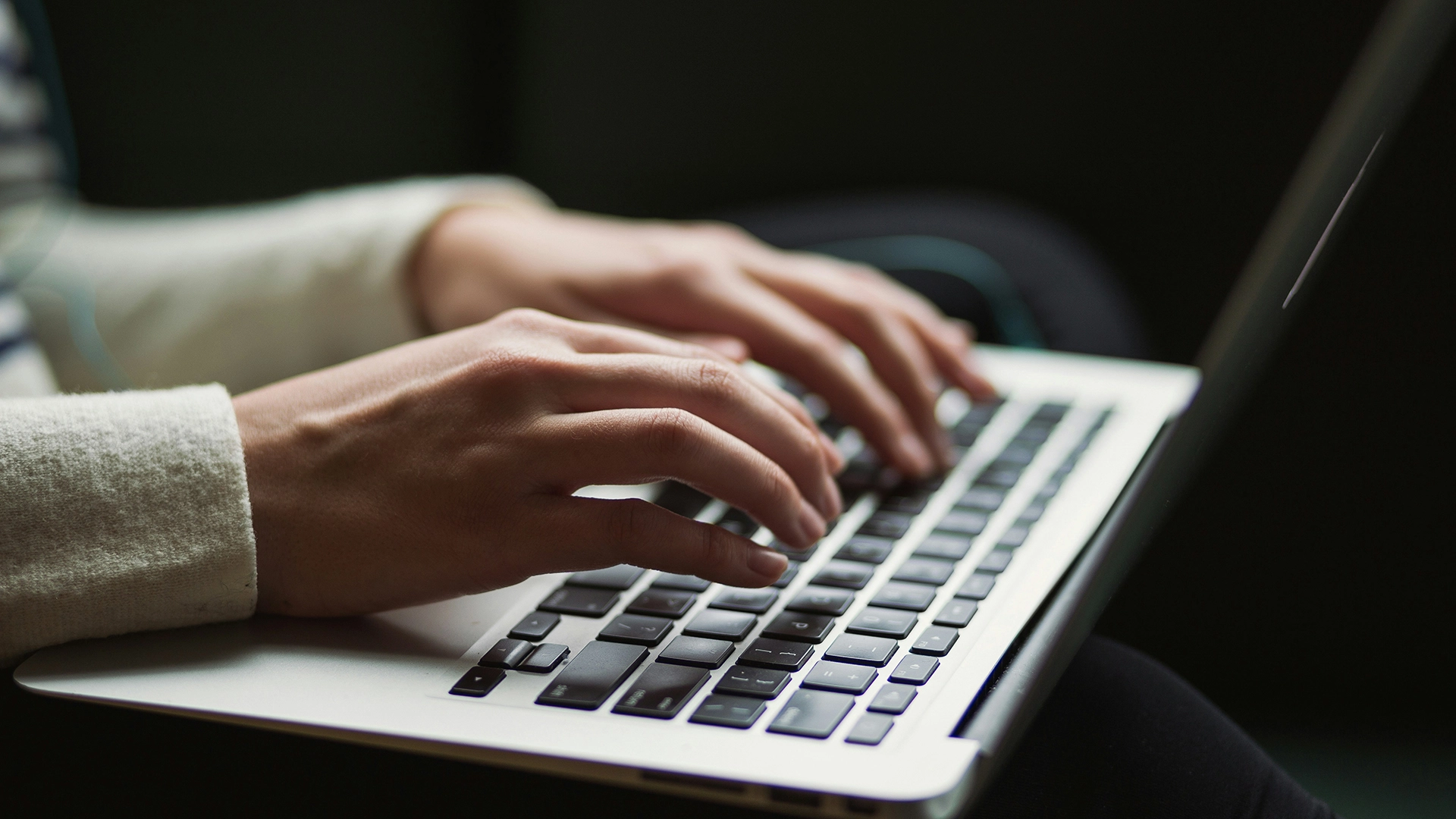 Plataforma de Escritura NanoWriMo a Cerrar Entre Controversias de AI y Moderación de Contenido