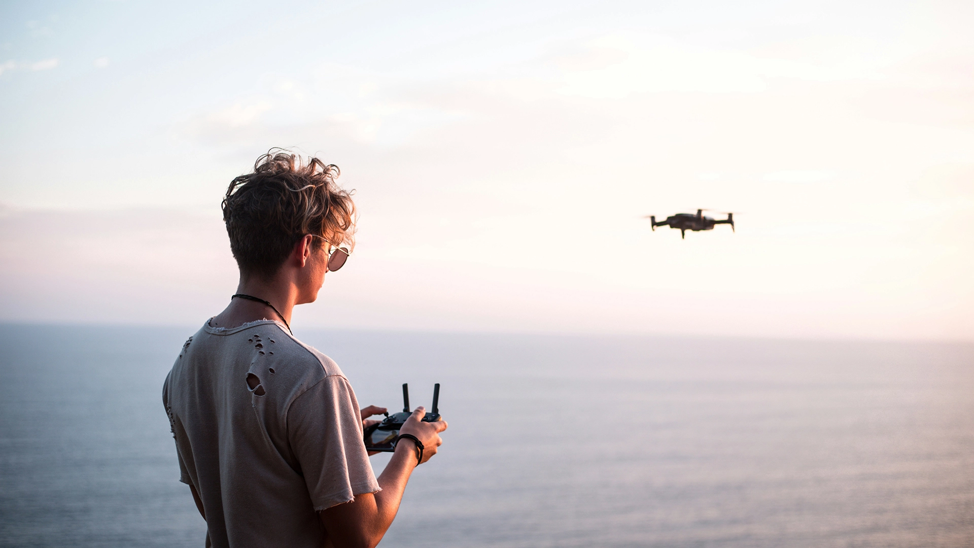La nueva empresa de tecnología de drones Theseus recauda $4.3 millones después de volverse viral en las redes sociales
