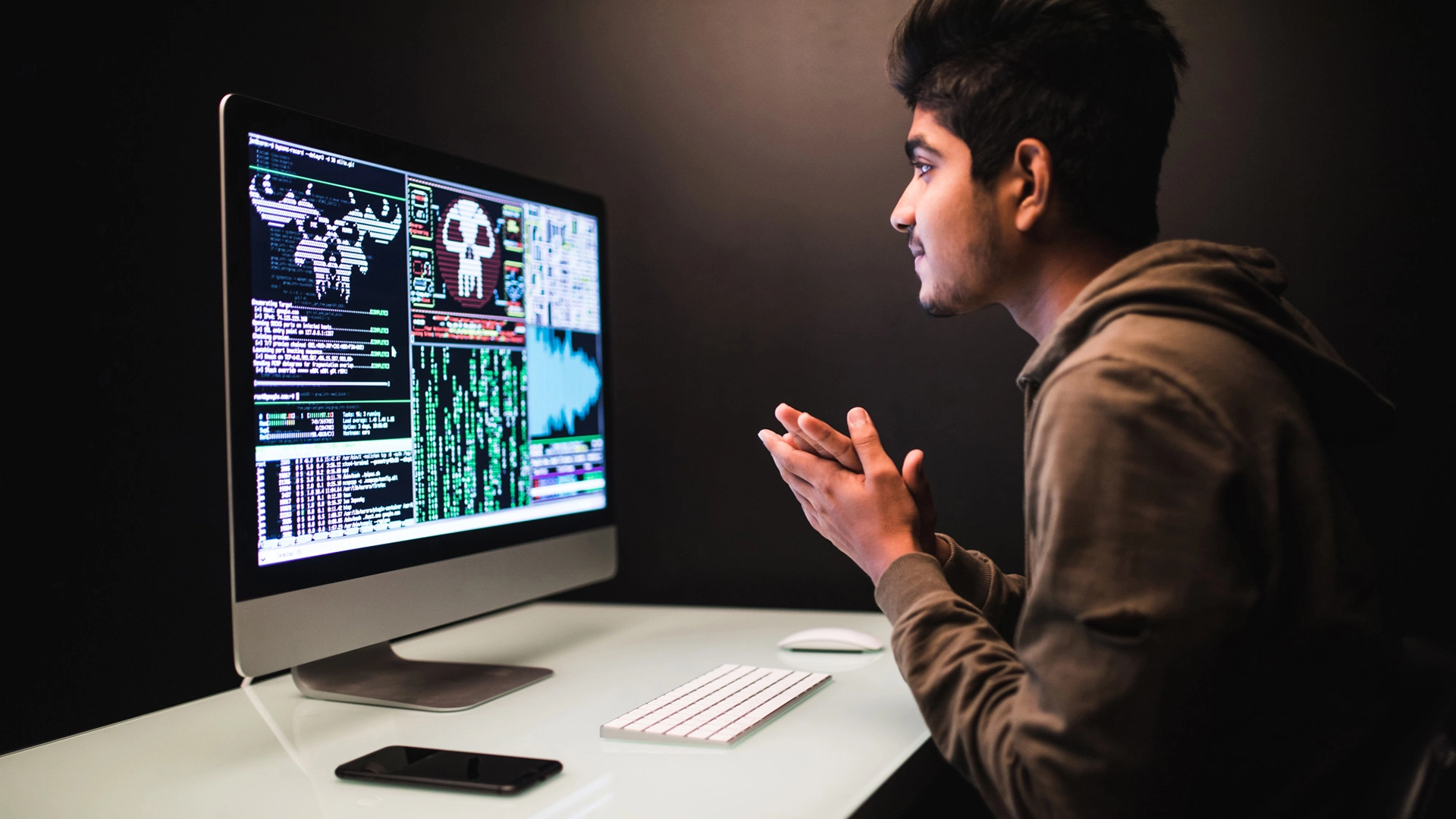 Los Generadores de Vídeos Falsos de IA Infectan Dispositivos con Malware que Roba Información