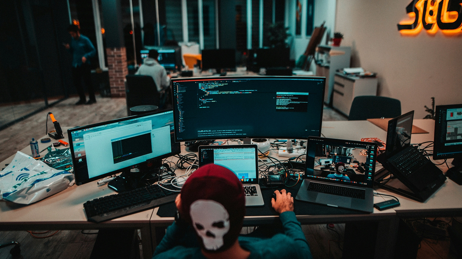 Google Afirma que los Hackers Detrás de las Interrupciones en el Comercio Minorista del Reino Unido Ahora Están Apuntando a las Empresas de EE.UU.