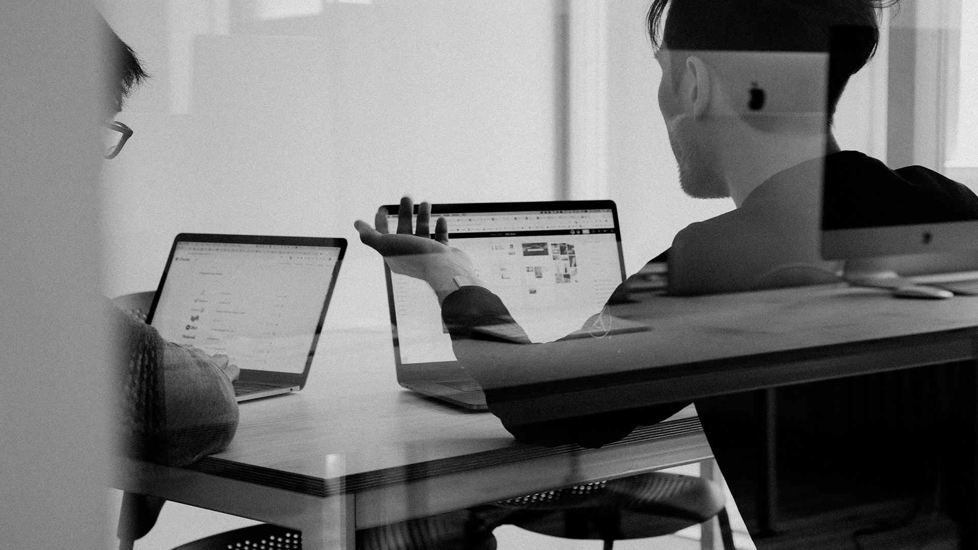 OpenAI adquirirá la empresa del ex diseñador de Apple por $6.5 mil millones