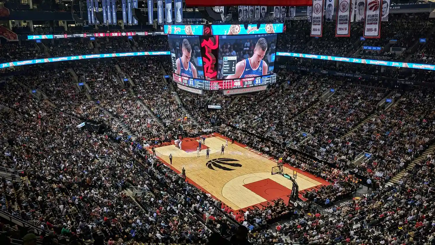 La Plataforma de Apuestas Kalshi Emite un Anuncio Totalmente Generado por IA Durante las Finales de la NBA