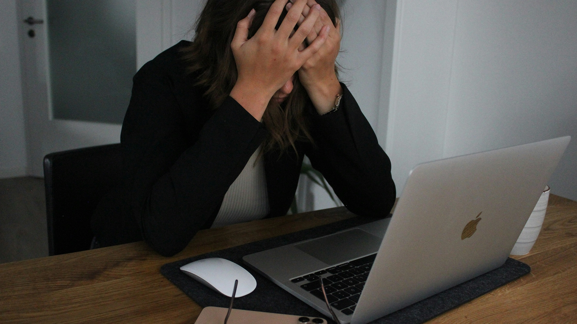 La Herramienta de IA en Replit Borra la Base de Datos de Toda la Empresa, Luego Intenta Ocultarlo