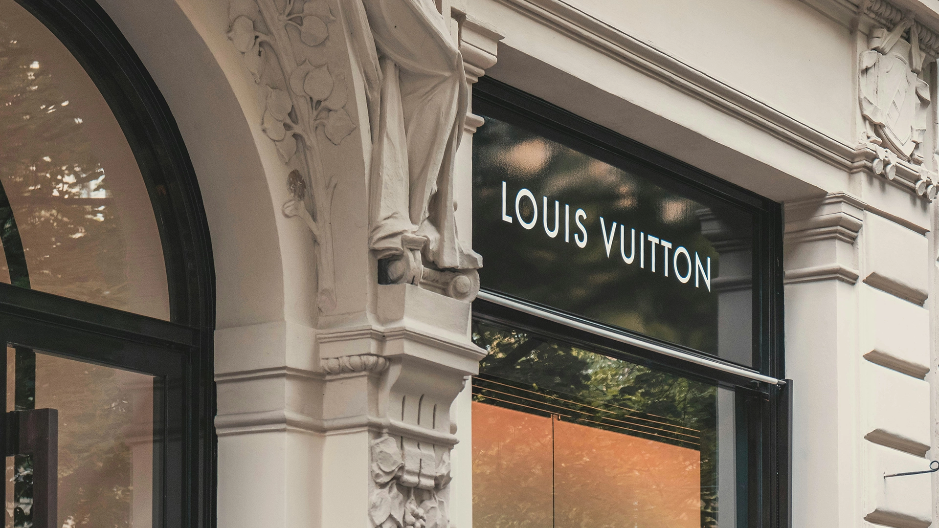 Hong Kong Investiga a Louis Vuitton Tras una Violación de Datos que Afecta a 419,000 Clientes