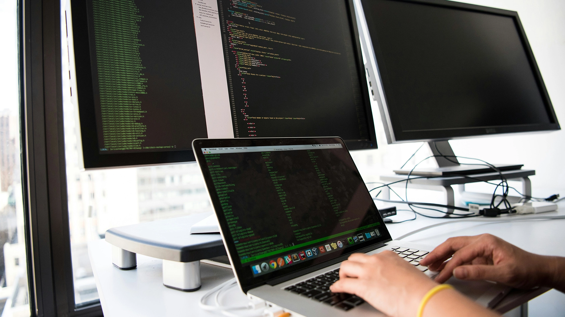 Una ingeniera de software se vuelve viral por manejar múltiples trabajos en startups de Silicon Valley