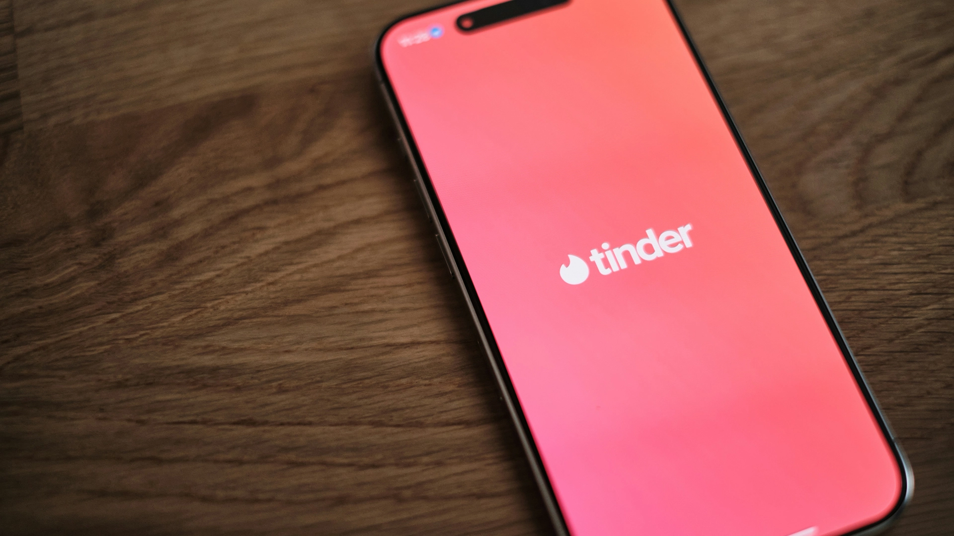 Tinder Requerirá Reconocimiento Facial en California para Reducir la Suplantación de Identidad