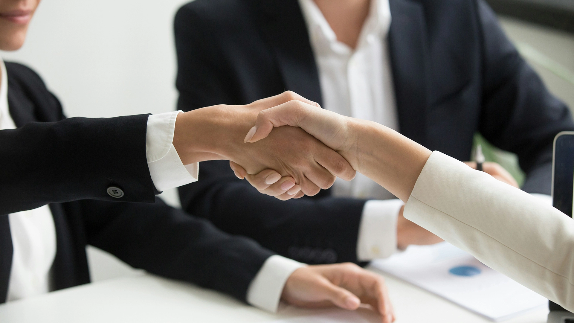 Los Agentes de Inteligencia Artificial superan a los reclutadores humanos en las entrevistas de trabajo, según un estudio