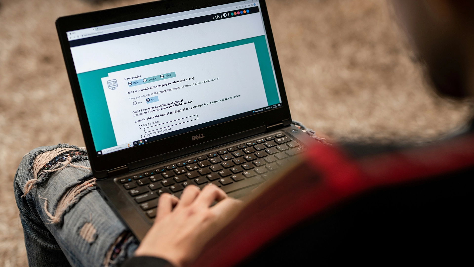 Casi la Mitad de las Respuestas a Encuestas en Línea Podrían Provenir de IA, Según un Estudio